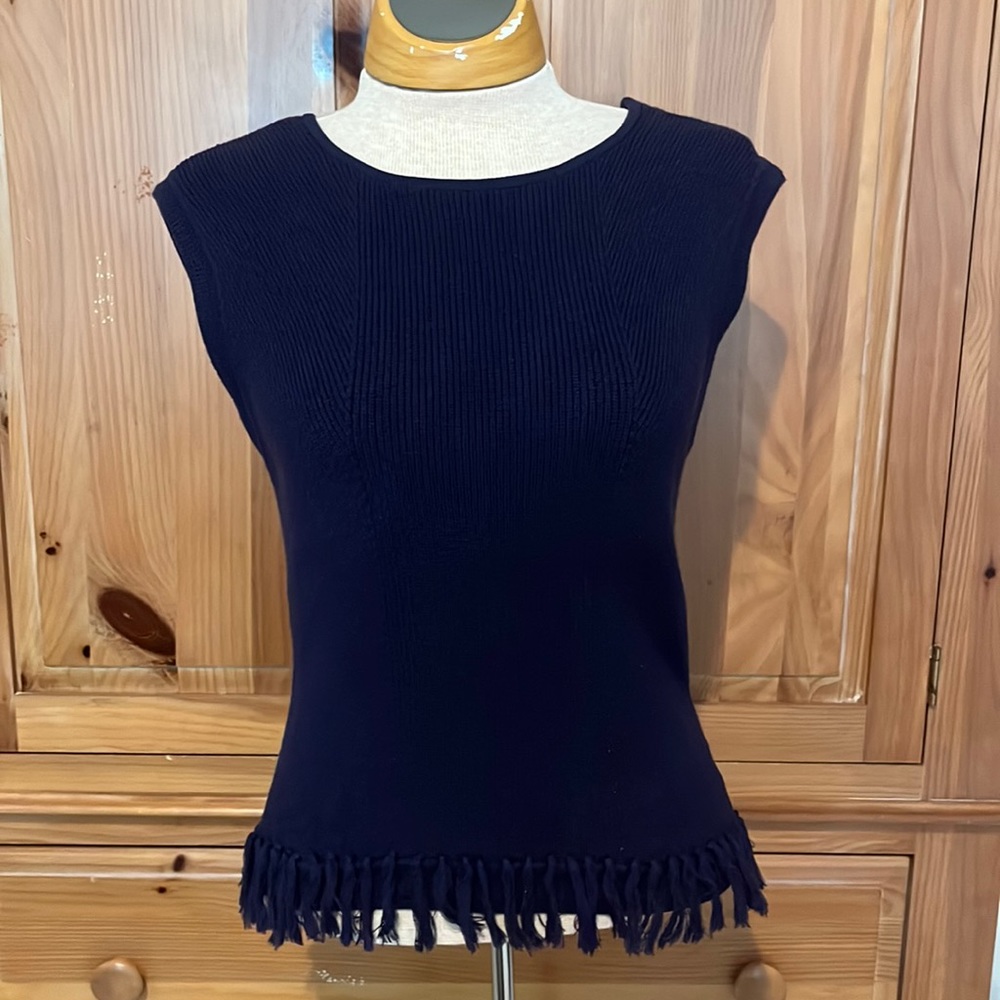 Lilly Pulitzer size small small sleeveless sweater shirt .